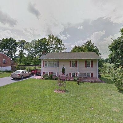 12028 Greendale Dr, Hagerstown, MD 21742