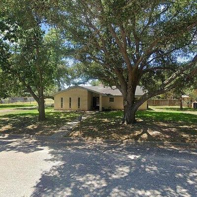 122 N Oak Dr, Columbus, TX 78934