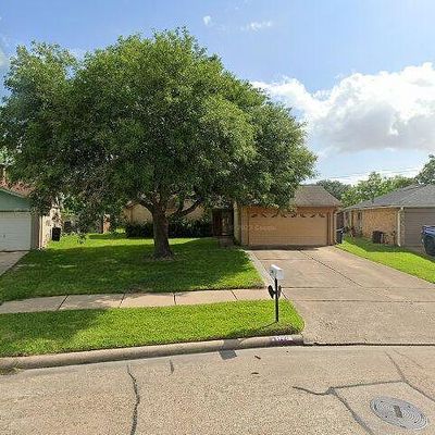 1221 Canyon Springs Dr, La Porte, TX 77571