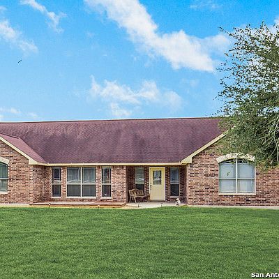 124 Tipperary Ln, Floresville, TX 78114