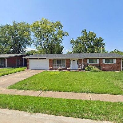 1245 Cardinal Ln, Florissant, MO 63031