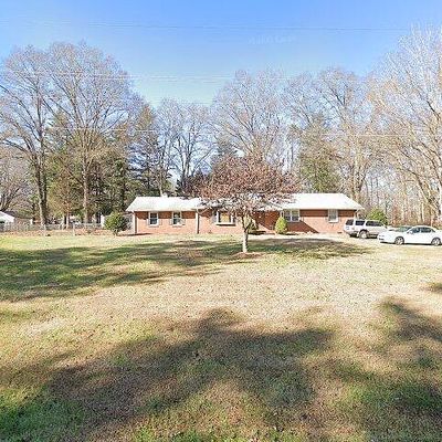 125 Lakeside Dr, Advance, NC 27006