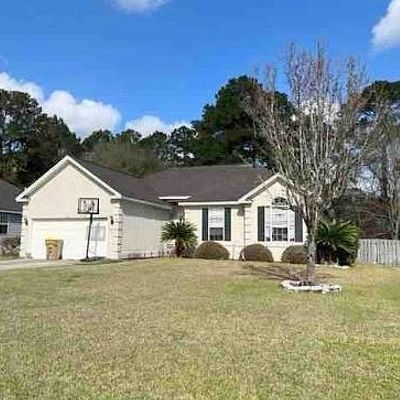 102 Belle Grove Cir, Richmond Hill, GA 31324