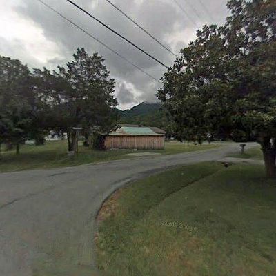 102 Mountain View Dr, Hampton, TN 37658