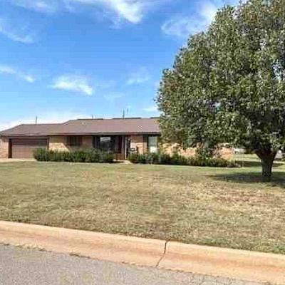 1020 Lucinda Ln, Kingfisher, OK 73750