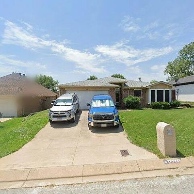 10241 Sunset View Dr, Fort Worth, TX 76108