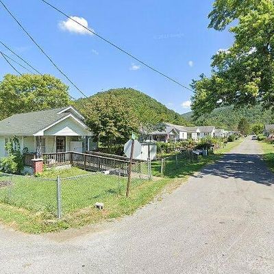 103 Williams St, Hampton, TN 37658