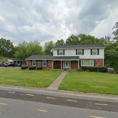 1036 Howell Dr, Vinton, VA 24179