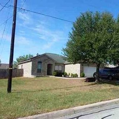 106 Crestway, Floresville, TX 78114