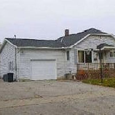 106 Plummer St, Essexville, MI 48732