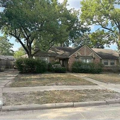 1074 Curtin St, Houston, TX 77018