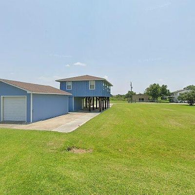 108 Linda St, Anahuac, TX 77514