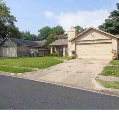 109 Queenswood Trl, Victoria, TX 77901