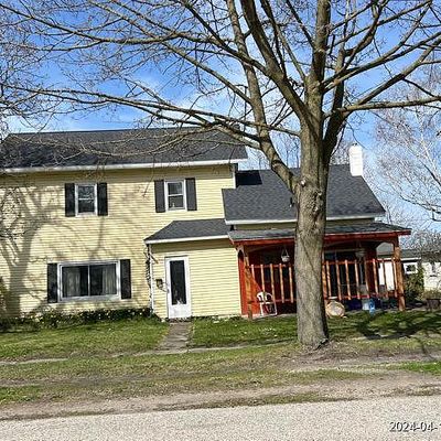 109 W 4 Th St, Scottville, MI 49454