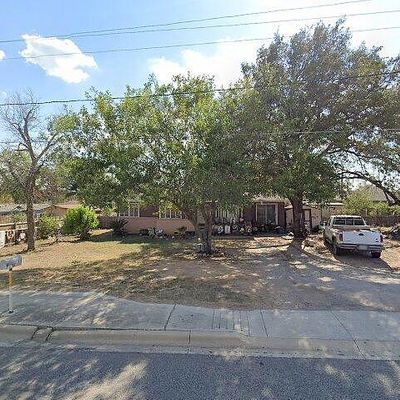 1101 W Hondo Ave, Devine, TX 78016