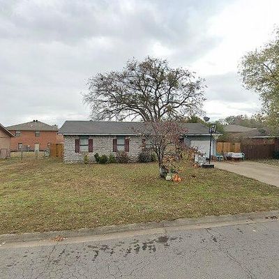 1402 Bon Air St, Van Buren, AR 72956