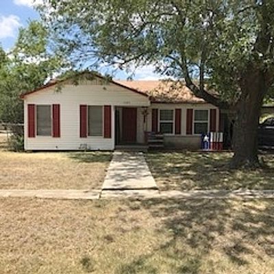 1404 Avenue E, Moody, TX 76557