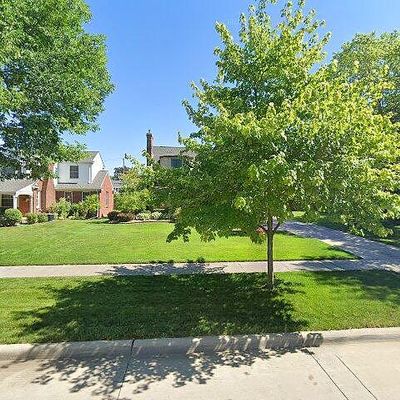 1424 Hawthorne Rd, Grosse Pointe Woods, MI 48236