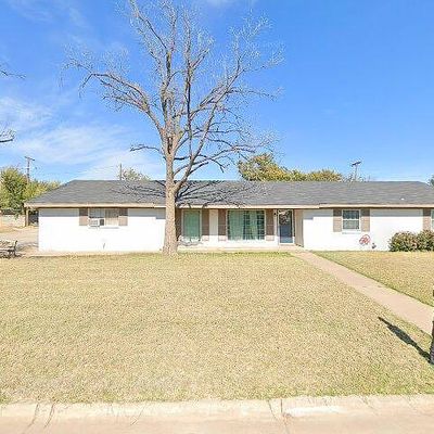 1501 Compton St, Stamford, TX 79553