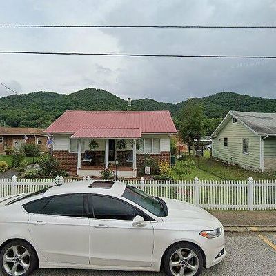 126 5 Th Ave, Glasgow, WV 25086