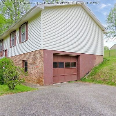 127 Winthrop Ln, Clendenin, WV 25045