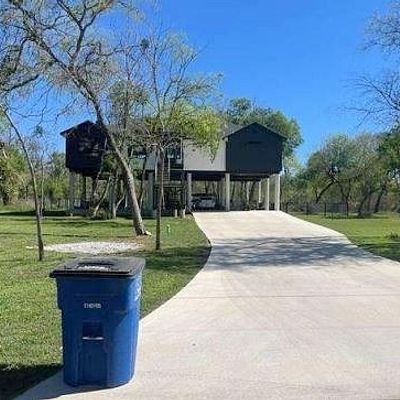 129 Lakeside Dr, Seguin, TX 78155