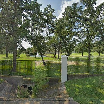 13 Woodland Dr, Mansfield, TX 76063