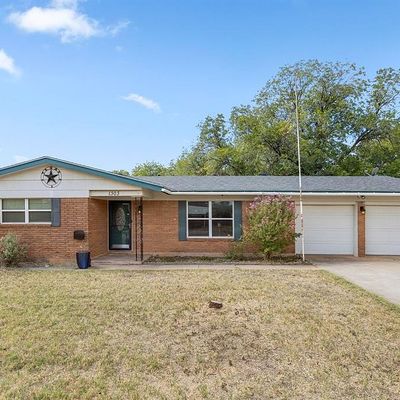 1303 Mary Dr, Iowa Park, TX 76367