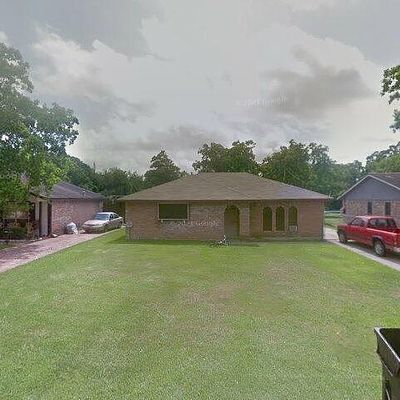 1313 Valley Dr, Angleton, TX 77515