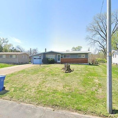 1825 Thunderbird Ave, Florissant, MO 63033