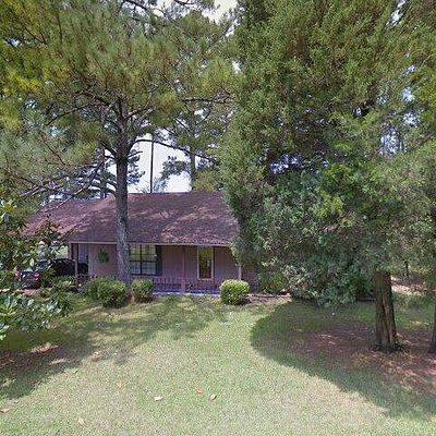 19 Pinecrest Dr, Macon, MS 39341