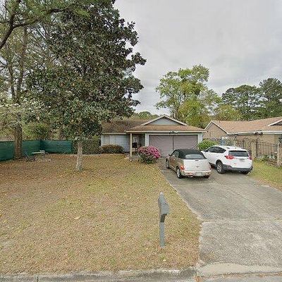 19 Robin Hood Dr, Savannah, GA 31406