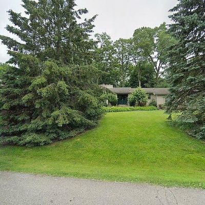 1900 Marie Cir, Bloomfield Hills, MI 48302