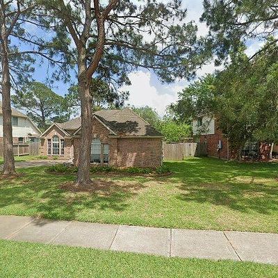 1925 Waterford Way, Seabrook, TX 77586