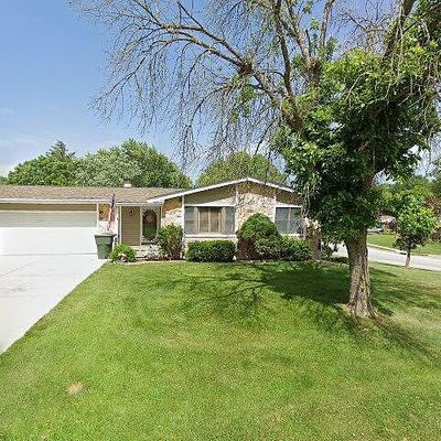 2 Danson Dr, Saint Peters, MO 63376