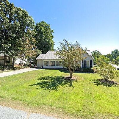200 Browning Dr, Thomasville, NC 27360