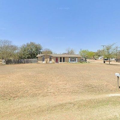 200 S Jamison Dr, Devine, TX 78016