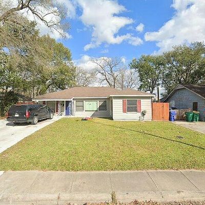 2027 Vince St, Pasadena, TX 77502