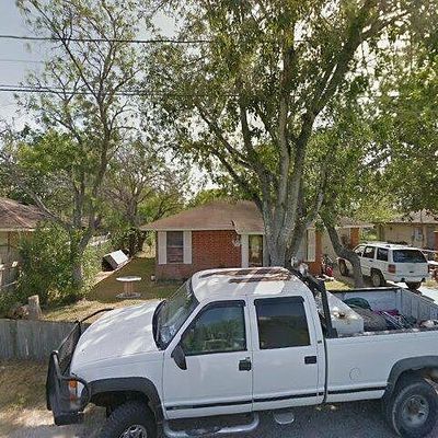 203 Brazos St, George West, TX 78022