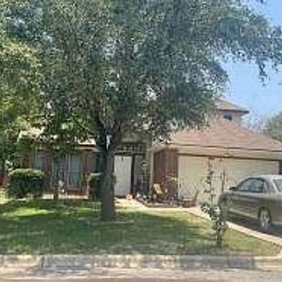 203 Sandhill Dr, Lockhart, TX 78644