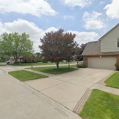 20550 Country Side Dr, Macomb, MI 48044