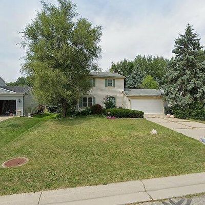 1636 Dancer Dr, Rochester Hills, MI 48307