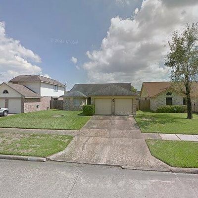 16707 Village Trace Dr, Houston, TX 77053
