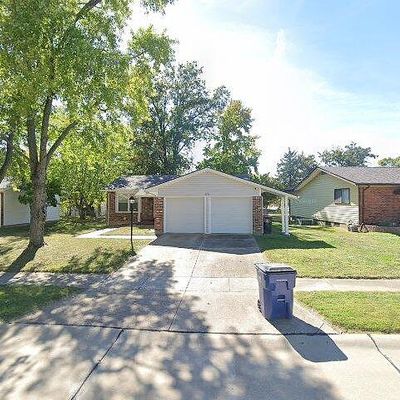 1701 Barkwood Dr, Florissant, MO 63031