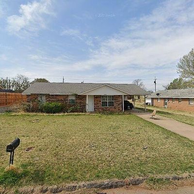 1716 Dunn Ave, Clinton, OK 73601