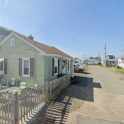 23 Page Ln, Hampton, NH 03842