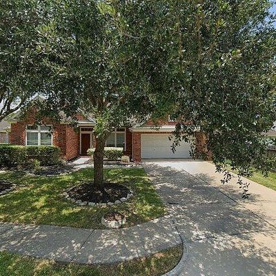 2302 Echo Harbor Dr, Pearland, TX 77584