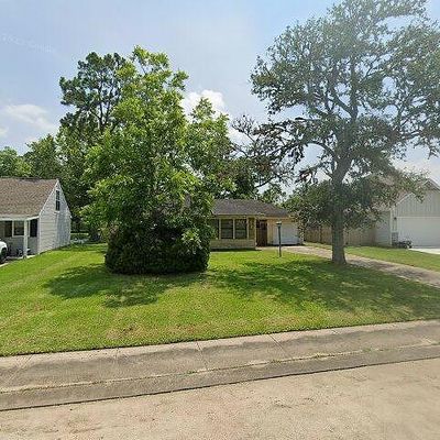 232 Acacia St, Lake Jackson, TX 77566