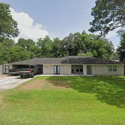 2330 W Coombs St, Alvin, TX 77511