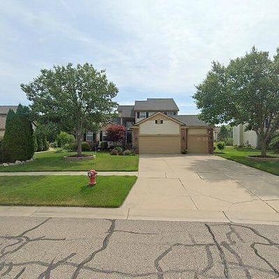 2350 Matthew Ct, Hartland, MI 48353